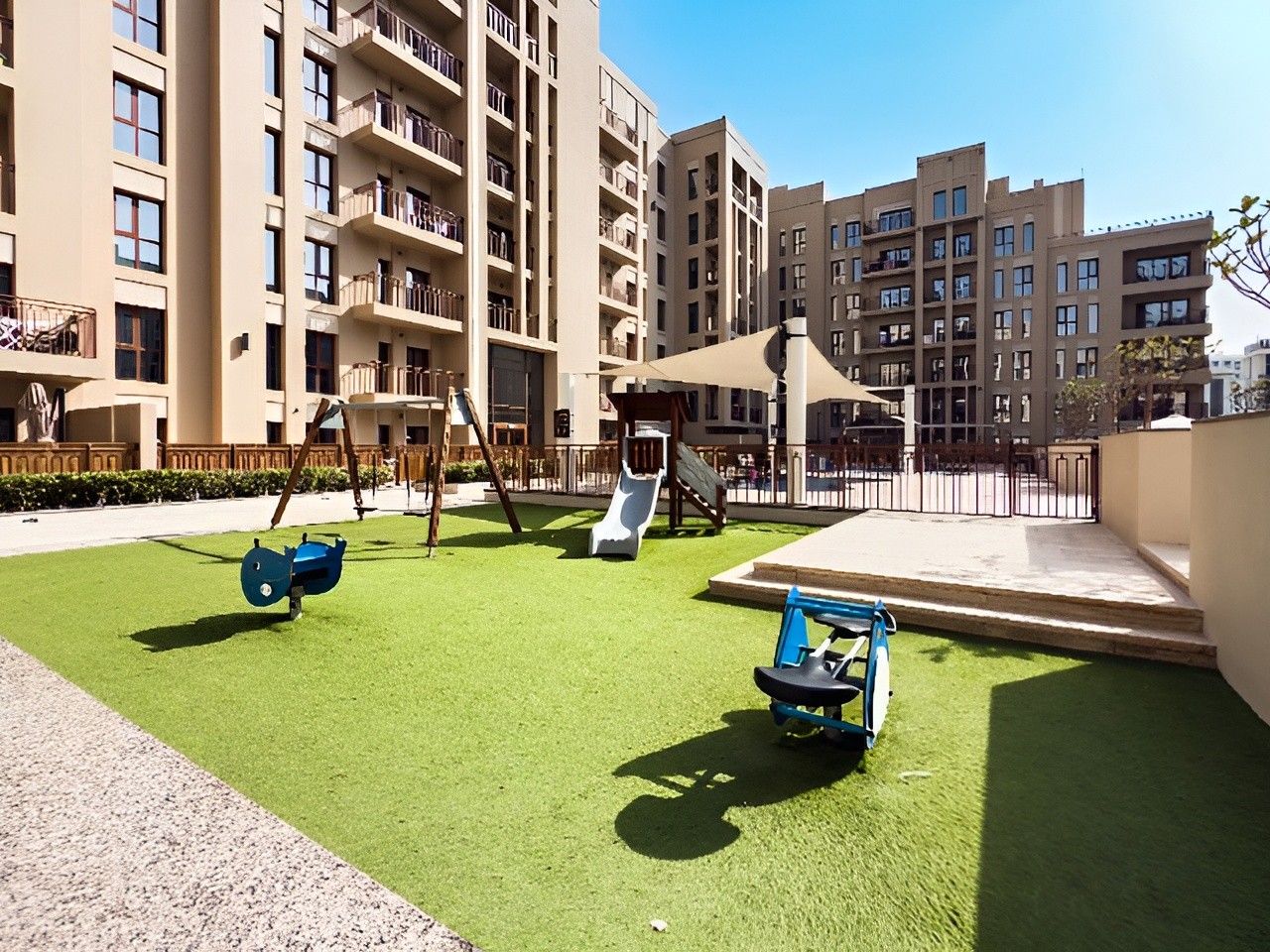 Daire Town Square - picture 13