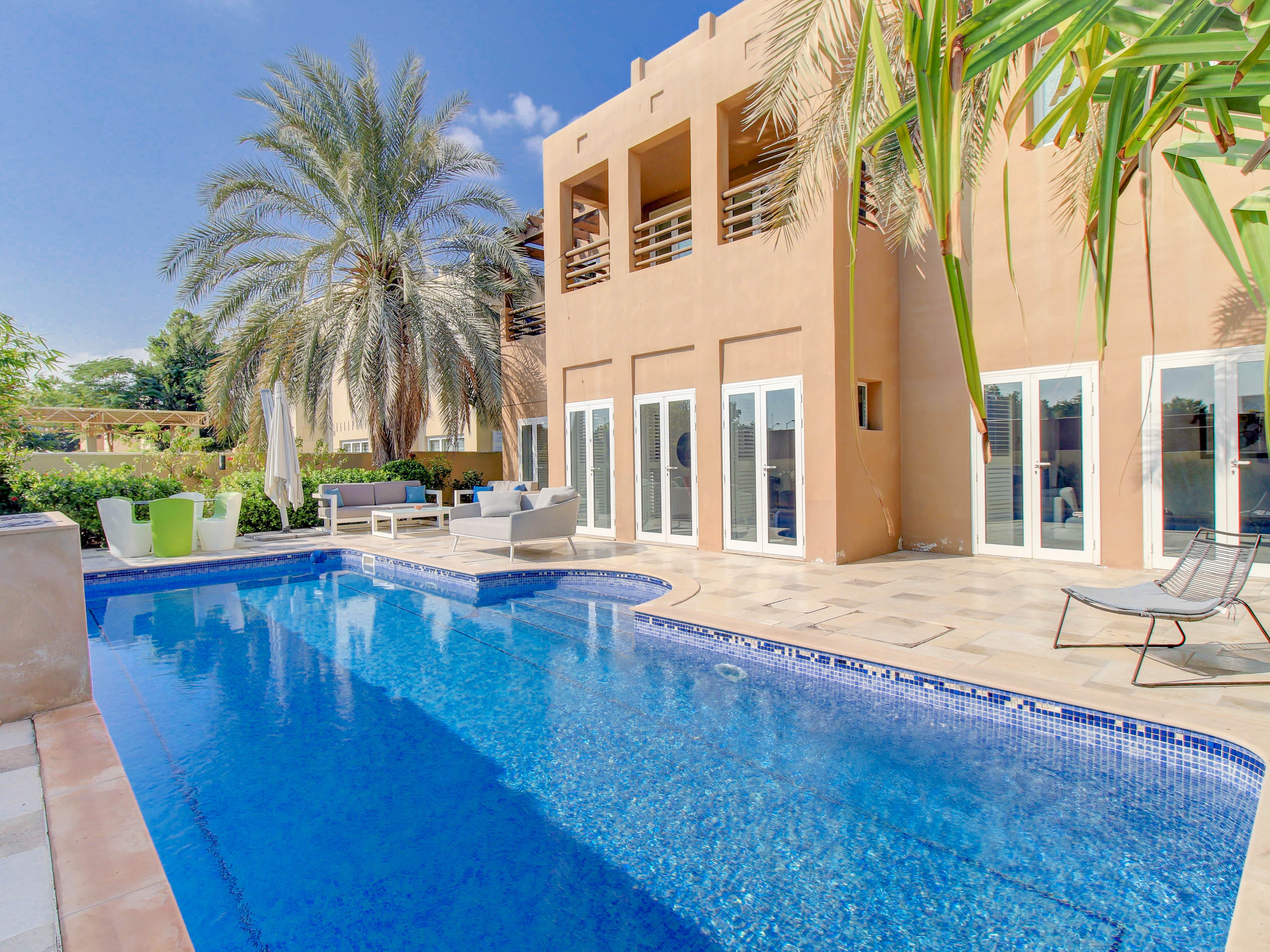 Villa The Lakes - picture 1