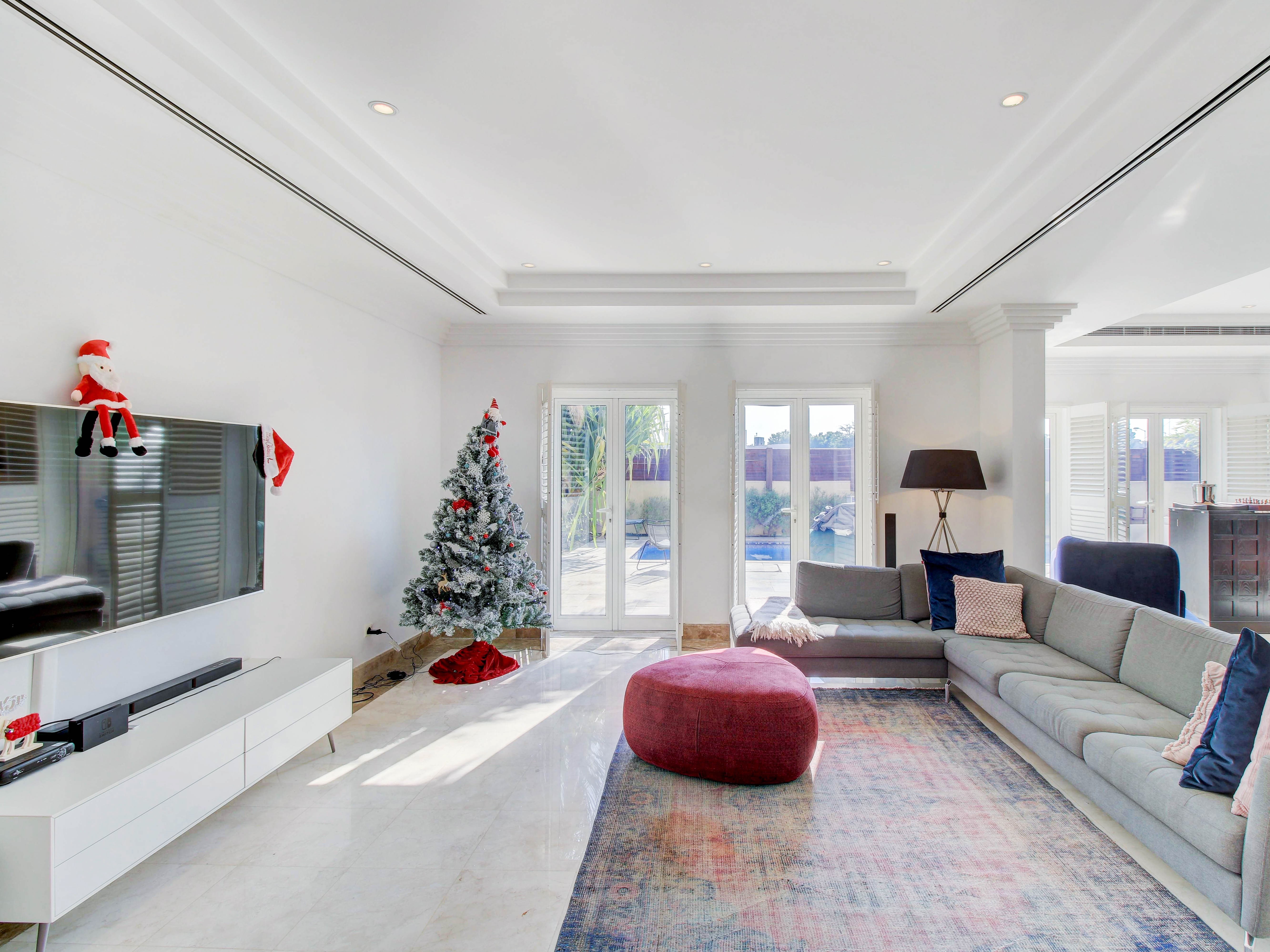 Villa The Lakes - picture 2