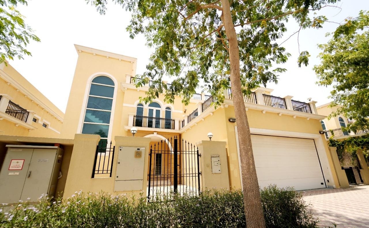 4 Bedroom Villa to rent in - picture 1