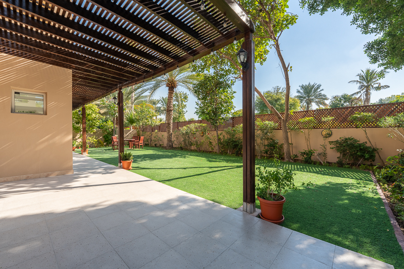 5 Bedroom Villa to rent in - picture 2