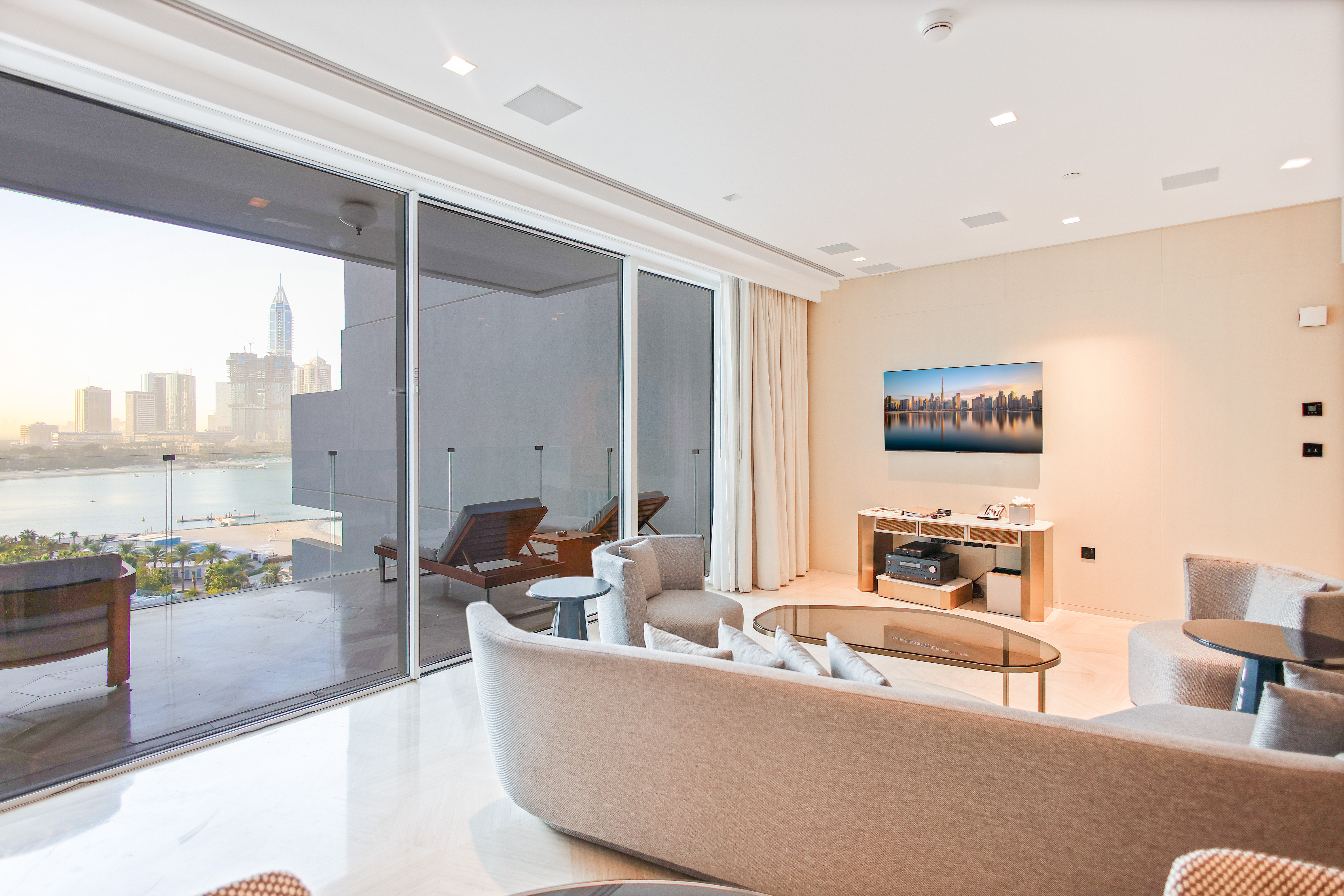 3 Bedroom Apartment to rent in Palm Jumeirah - picture 1