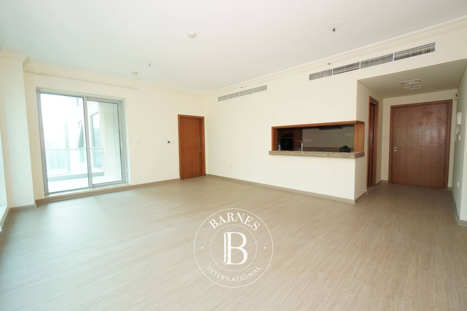 Vacant & Sea View | Upgraded | Furnished