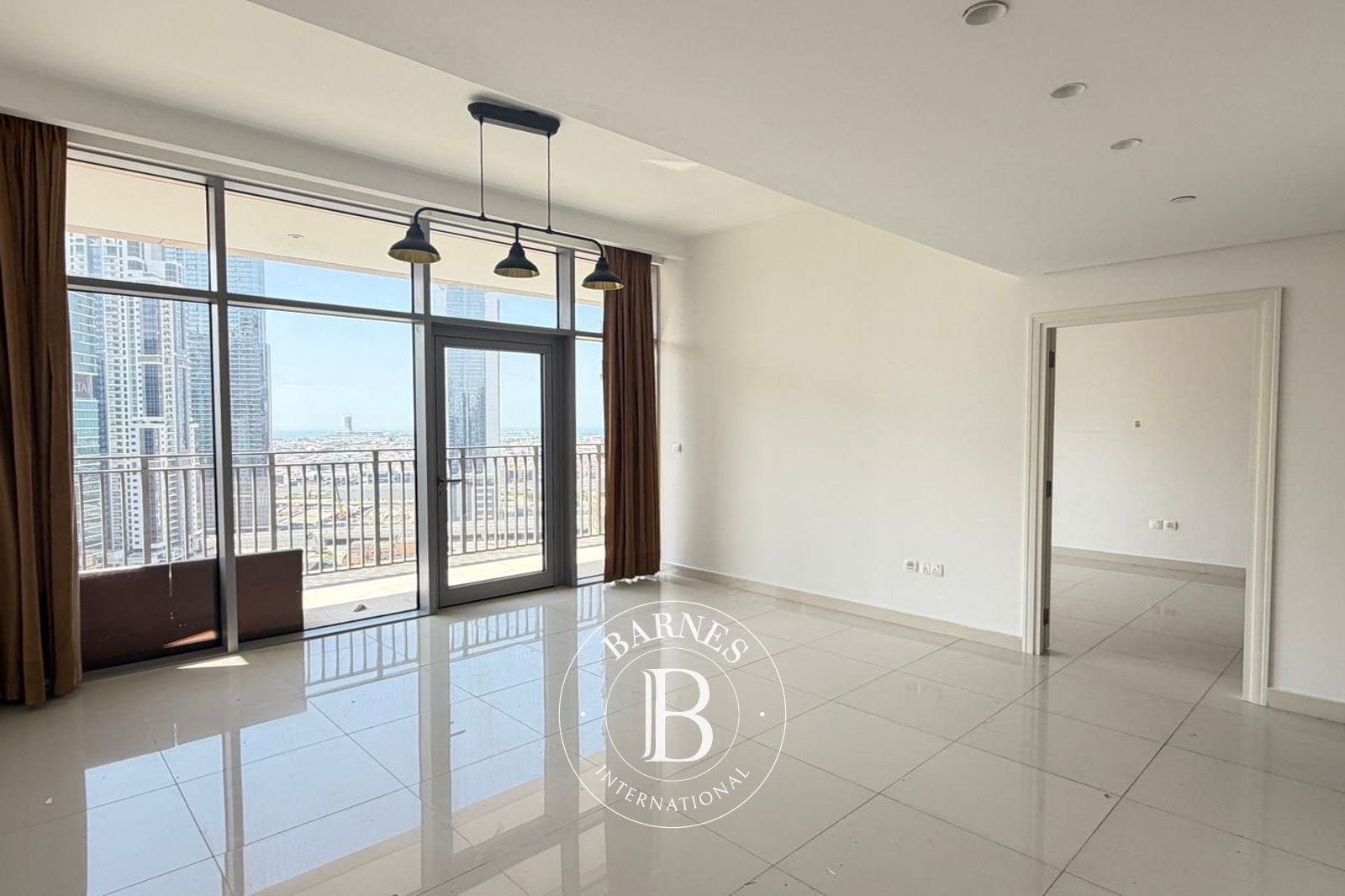 Big Layout | City Views | Chiller Free