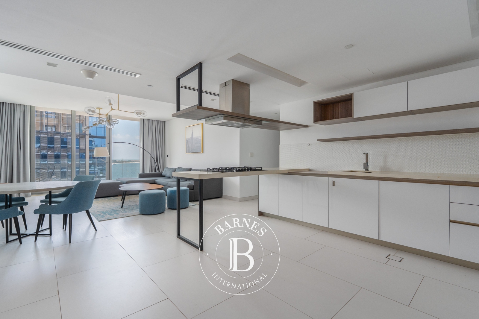 Vacant | Sea Views & Beach access | Study Room